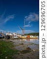 Boats on a sunny day at the quay in the historic town of Woodbridge in Suffolk, UK. View at low tide on the River Deben. 129696705