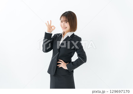 若い女性　ビジネス　OK 129697170