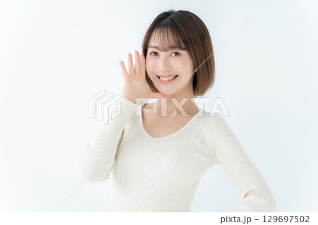 若い女性 カジュアル 声援 若い女性 カジュアル 声援 129697502