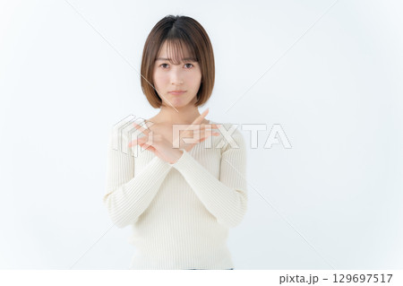 若い女性 カジュアル バツ 若い女性 カジュアル バツ 129697517