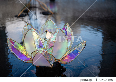 池に浮かぶ花　アート 129698460