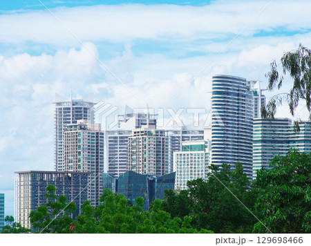 躍動するフィリピン - マニラ・マカティより望むBGC 　都市景観（2025年6月） 129698466