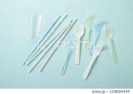 プラスチックの食器 プラスチックの食器 129699444