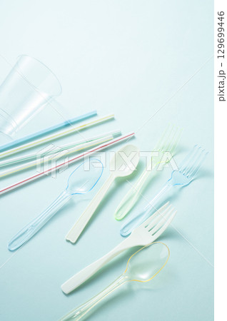 プラスチックの食器 プラスチックの食器 129699446