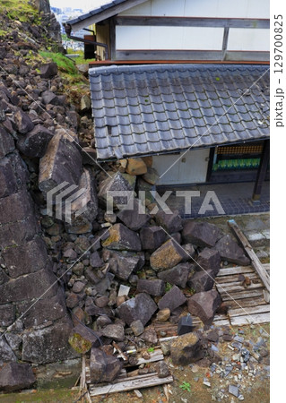 熊本地震で崩れた熊本城石垣　《熊本県》 129700825