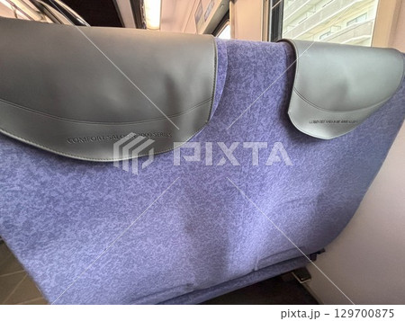 京阪電車の椅子 129700875