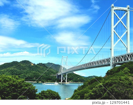 青空に映える因島大橋 129701441