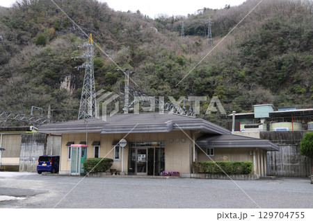 伯備線:井倉駅前にて(岡山県新見市) 伯備線:井倉駅前にて(岡山県新見市) 129704755