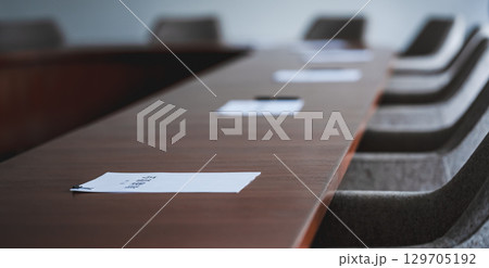 重厚感のある会議室 重厚感のある会議室 129705192