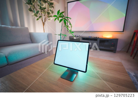 部屋でのワンシーン 部屋でのワンシーン 129705223