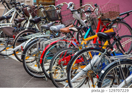 駅前駐輪場の自転車 129707229