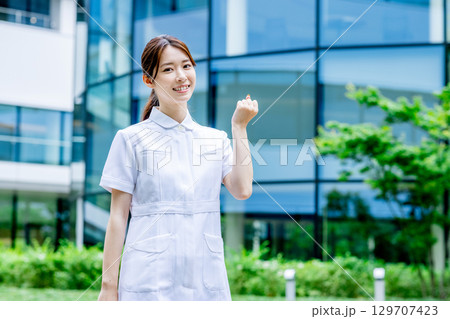 若い看護師イメージ 129707423