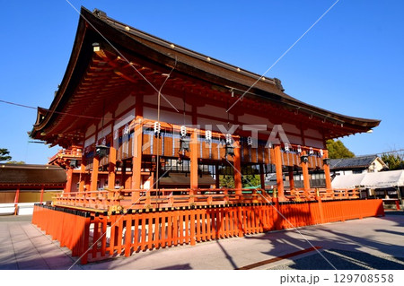 京都府　伏見稲荷大社　外拝殿（重要文化財） 京都市伏見区深草藪之内町　2022 年 2月 129708558