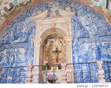 オビドスの入口　ポルタ・ダ・ヴィラ　青い装飾タイルこの門　（ポルトガル） 129709713