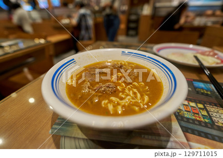 香港茶餐庁の名物料理・沙茶牛肉麺 129711015