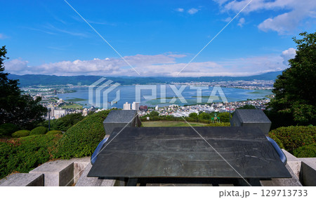 立石公園から望む諏訪湖の絶景 ― 展望案内板と夏の風景 立石公園から望む諏訪湖の絶景 ― 展望案内板と夏の風景 129713733