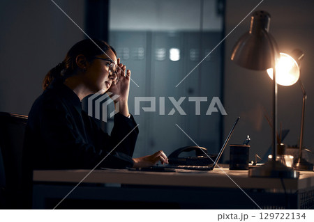 Stress, laptop and business woman at night working on project, planning report and strategy deadline. Burnout, dark office and tired female worker at desk with headache, fatigue and thinking of ideas 129722134