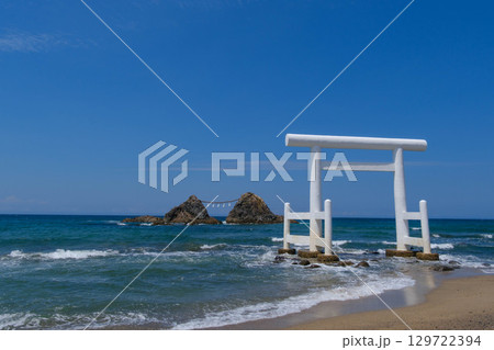 【福岡】糸島　二見ヶ浦の夫婦岩_08 129722394