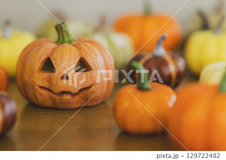 コピースペースのあるハロウィンのカボチャ コピースペースのあるハロウィンのカボチャ 129722482