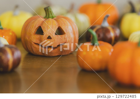 コピースペースのあるハロウィンのカボチャ　  129722485
