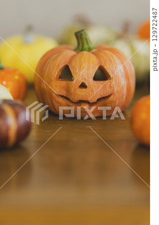 コピースペースのあるハロウィンのカボチャ　  129722487
