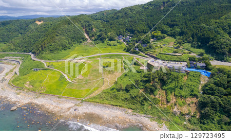 白米千枚田と隆起した海岸線　令和6年能登半島地震と豪雨被害から修復が進む白米千枚田　空撮 129723495