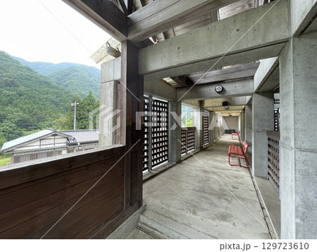 栃木県 おしゃれで立派なのに無人の川治温泉駅 栃木県 おしゃれで立派なのに無人の川治温泉駅 129723610