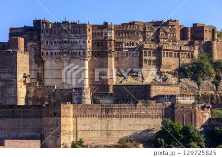 メヘランガール城のシーシュ・マハルとプール・マハル・パレス メヘランガール城のシーシュ・マハルとプール・マハル・パレス 129725825