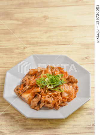 スタミナ料理 豚キムチ炒め スタミナ料理 豚キムチ炒め 129726005