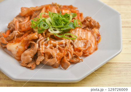 スタミナ料理　豚キムチ炒め 129726009