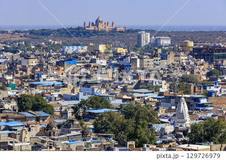 ジョードプル街並みとウメイド・バワン宮殿 129726979