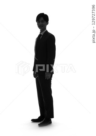 スーツを着た男性の全身シルエット 129727396