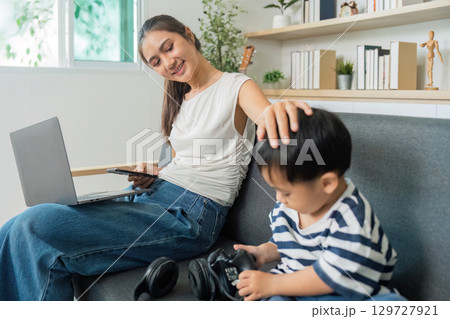 Caring Moments: Mother and Child Bonding During Work Time 129727921