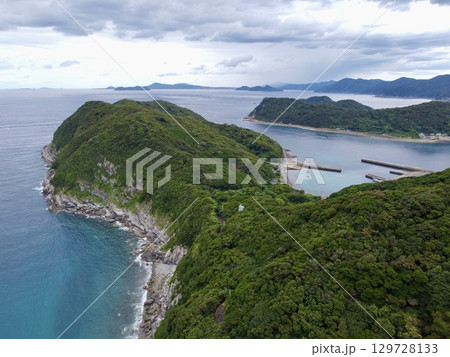 長崎県・五島列島・奈留島の千畳敷をドローンで空撮した岩場と海の風景 長崎県・五島列島・奈留島の千畳敷をドローンで空撮した岩場と海の風景 129728133