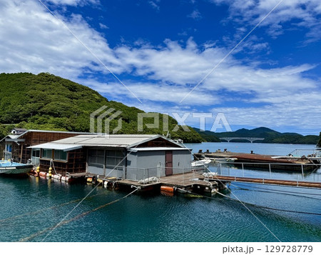 長崎県・上五島・中通島の美しい海とドライブ風景 長崎県・上五島・中通島の美しい海とドライブ風景 129728779