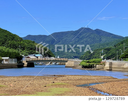 長崎県・上五島・中通島の美しい海とドライブ風景 長崎県・上五島・中通島の美しい海とドライブ風景 129728789