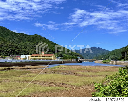 長崎県・上五島・中通島の美しい海とドライブ風景 129728791