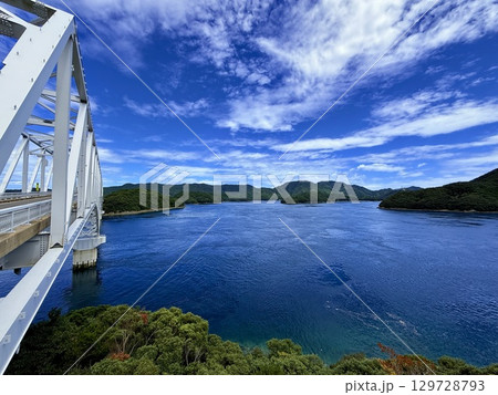 長崎県・上五島・中通島の美しい海とドライブ風景 長崎県・上五島・中通島の美しい海とドライブ風景 129728793