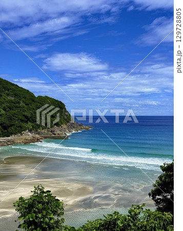 長崎県・上五島・中通島の美しい海とドライブ風景 129728805
