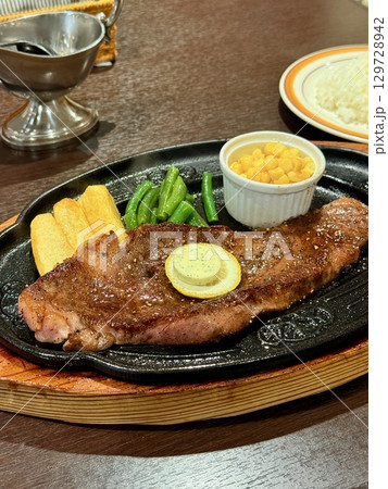 福江島名物・五島牛ステーキの鉄板焼き 福江島名物・五島牛ステーキの鉄板焼き 129728942