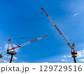 青空の建設現場 129729516
