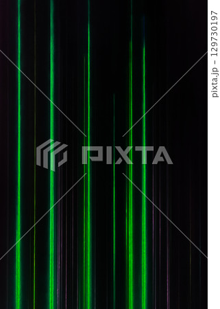緑色などの細い光線が直線的にたくさん並んだ黒バックの縦長の背景画像a 緑色などの細い光線が直線的にたくさん並んだ黒バックの縦長の背景画像a 129730197