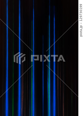 青色などの細い光線が直線的にたくさん並んだ黒バックの縦長の背景画像a 青色などの細い光線が直線的にたくさん並んだ黒バックの縦長の背景画像a 129730199
