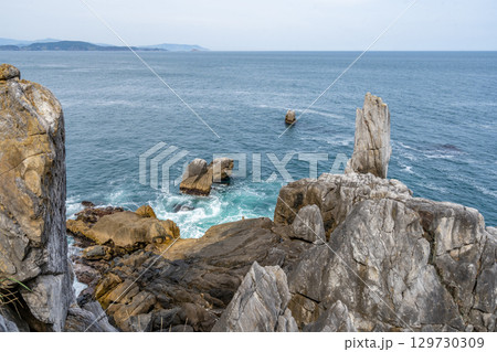 唐桑半島　折石　大理石の石柱　明治の三陸大津波時に先端が折れた　巨釜半造 129730309