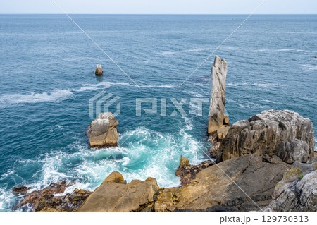 唐桑半島 折石 大理石の石柱 明治の三陸大津波時に先端が折れた 巨釜半造 唐桑半島 折石 大理石の石柱 明治の三陸大津波時に先端が折れた 巨釜半造 129730313