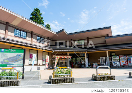 爽やかな晴れの青空と道の駅マキノ追坂峠イメージ|滋賀県高島市 爽やかな晴れの青空と道の駅マキノ追坂峠イメージ|滋賀県高島市 129730548