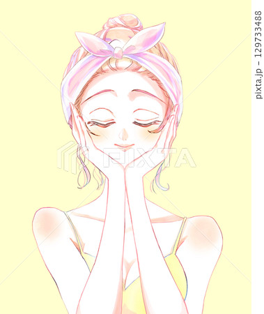 ヘアバンドをしたお団子頭の女性　目を閉じる　顔に手 129733488
