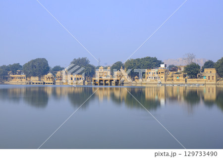ジャイサルメールのガディサール湖 129733490