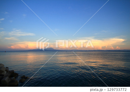 夏の夕方、鳥取県の山沿いに発生したかなとこ雲 夏の夕方、鳥取県の山沿いに発生したかなとこ雲 129733772