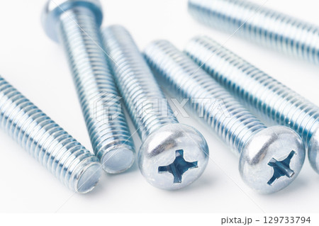 ナベねじ（十字穴）のクローズアップ 129733794
